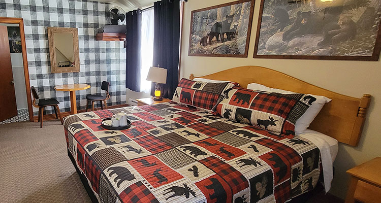 One king bed suite at Crandell Mountain Lodge