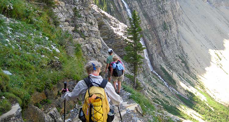 A picture of a group hicking down to Crypt Lake